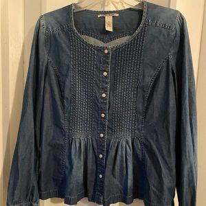 Lucky Brand women’s M Chambray Denim
Peplum Pintucked Long Sleeve Top